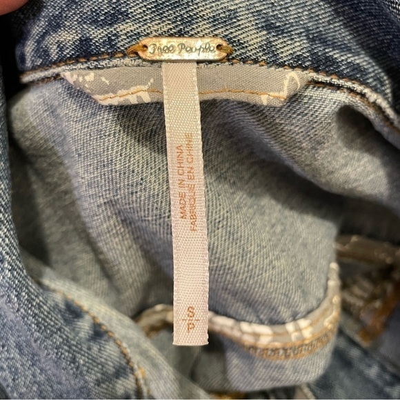 Free People Revolve Fitted Denim Jacket in Indigo Size Small - Picture 6 of 10